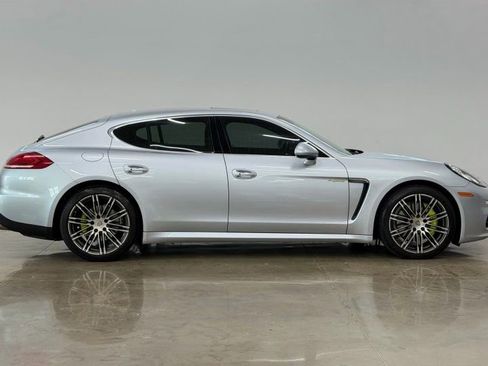 Used 2016 Porsche Panamera S image 8