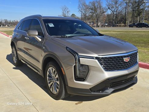 Used 2024 Cadillac XT4 Premium Luxury w/ Cold Weather Package image 7