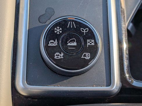 Used 2025 Nissan Pathfinder SL AWD/4WD image 20
