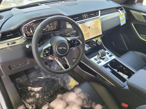 New 2026 Jaguar F-PACE R-Dynamic S image 11