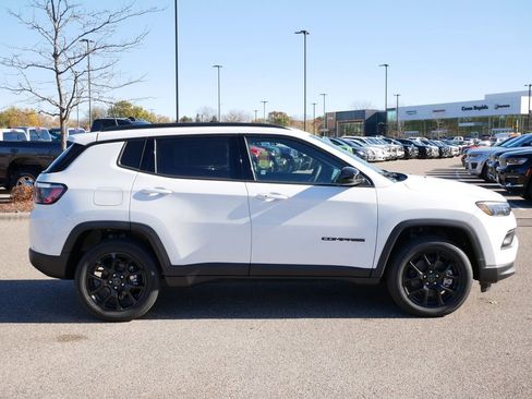 New 2026 Jeep Compass Latitude image 8