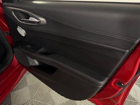 Used 2024 Alfa Romeo Giulia Veloce image 34