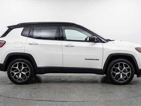 Used 2025 Jeep Compass Limited AWD/4WD image 11