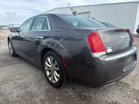Used 2019 Chrysler 300 Limited AWD/4WD image 7