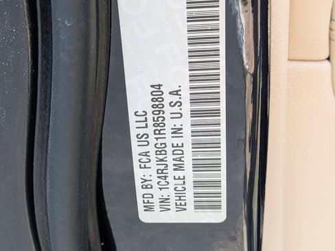 Certified 2024 Jeep Grand Cherokee L Limited w/ Luxury Tech Group II image 26