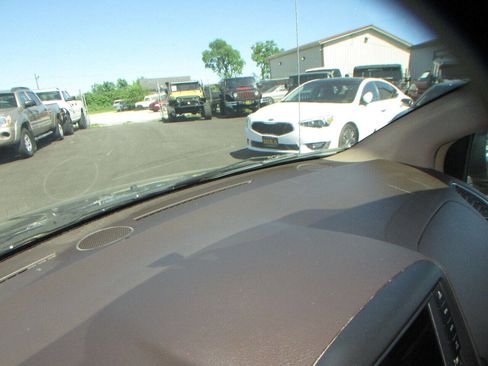 Used 2015 Chrysler Town & Country Touring image 48