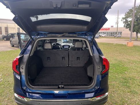 Used 2023 GMC Terrain SLT image 17