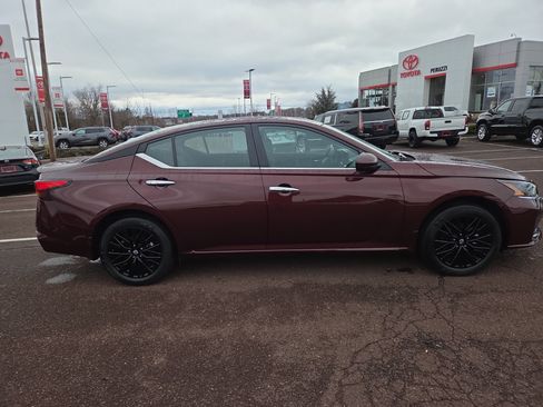 Used 2025 Nissan Altima 2.5 SV w/ SV Special Edition Package image 2