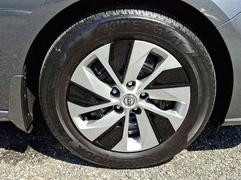 Certified 2025 Nissan Altima 2.5 S FWD image 9