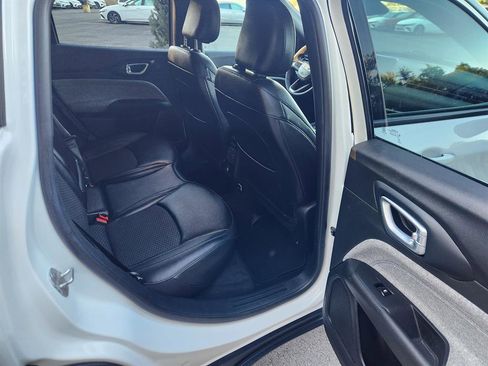 Used 2024 Jeep Compass Latitude image 15