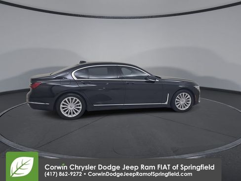 Used 2022 BMW 740i xDrive w/ Premium Package image 16