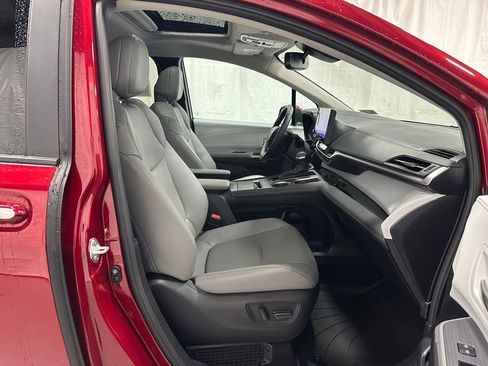 Used 2025 Toyota Sienna XLE AWD/4WD image 66