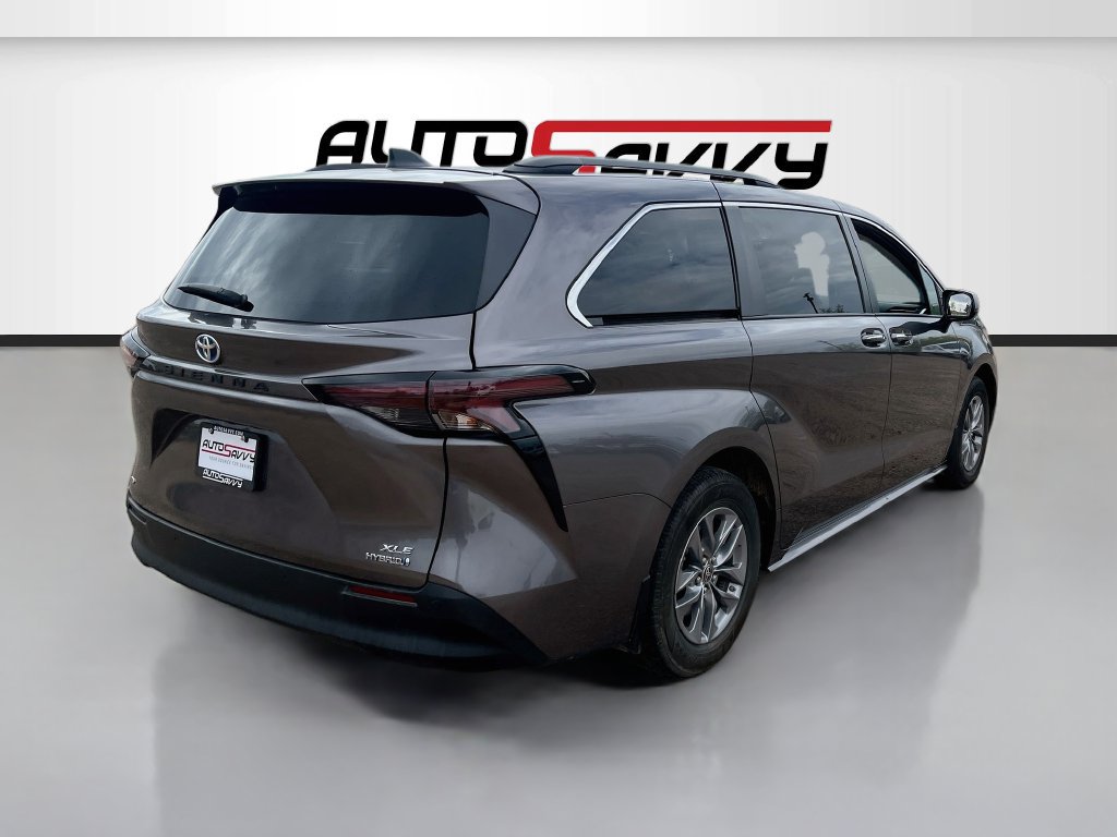 Used 2025 Toyota Sienna XLE w/ XLE Plus Package AWD/4WD image 7