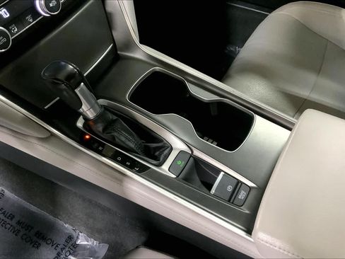 Used 2018 Honda Accord EX-L image 17