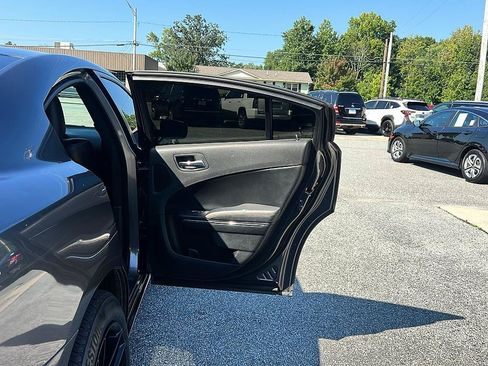 Used 2014 Dodge Charger SXT RWD image 30