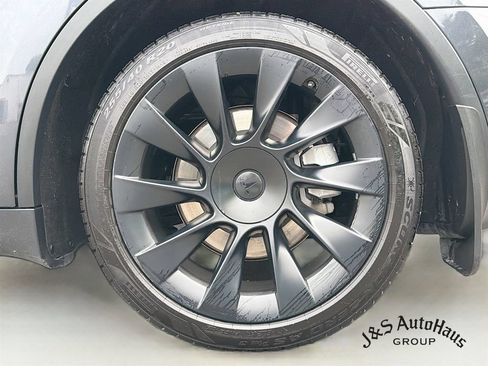 Used 2024 Tesla Model Y Long Range AWD/4WD image 37