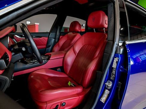 Used 2020 Maserati Levante image 15