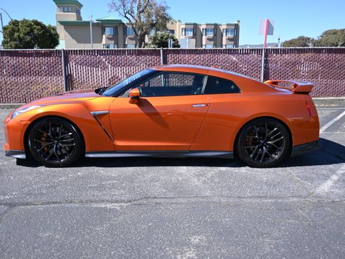 Used 2017 Nissan GT-R Premium AWD/4WD image 19