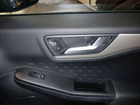 Used 2020 Ford Escape SE image 45