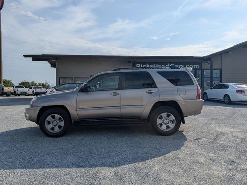 Used 2004 Toyota 4Runner SR5 RWD image 11