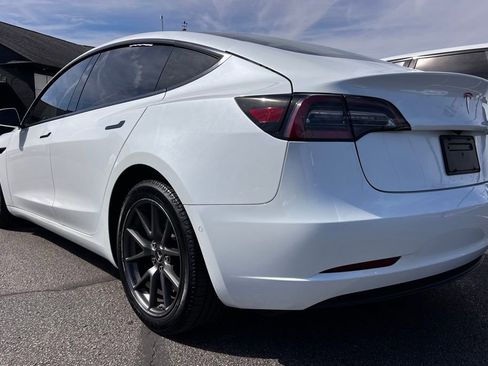 Used 2021 Tesla Model 3 Standard Range Plus image 5