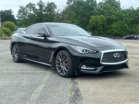Used 2017 INFINITI Q60 Red Sport 400 AWD/4WD image 3