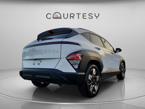 Used 2024 Hyundai Kona SEL image 3