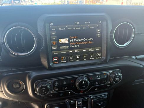 Used 2023 Jeep Wrangler Unlimited Sahara w/ Cold Weather Group AWD/4WD image 23