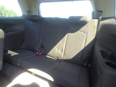 Used 2010 GMC Acadia SLE FWD image 17