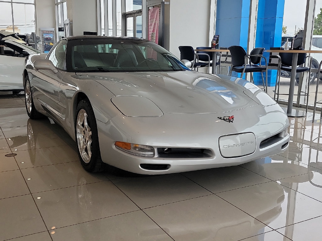 Used 2001 Chevrolet Corvette Coupe w/ Preferred Equipment Group2 RWD image 2