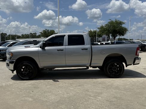 Used 2024 RAM 2500 Tradesman w/ Chrome Appearance Group AWD/4WD image 8