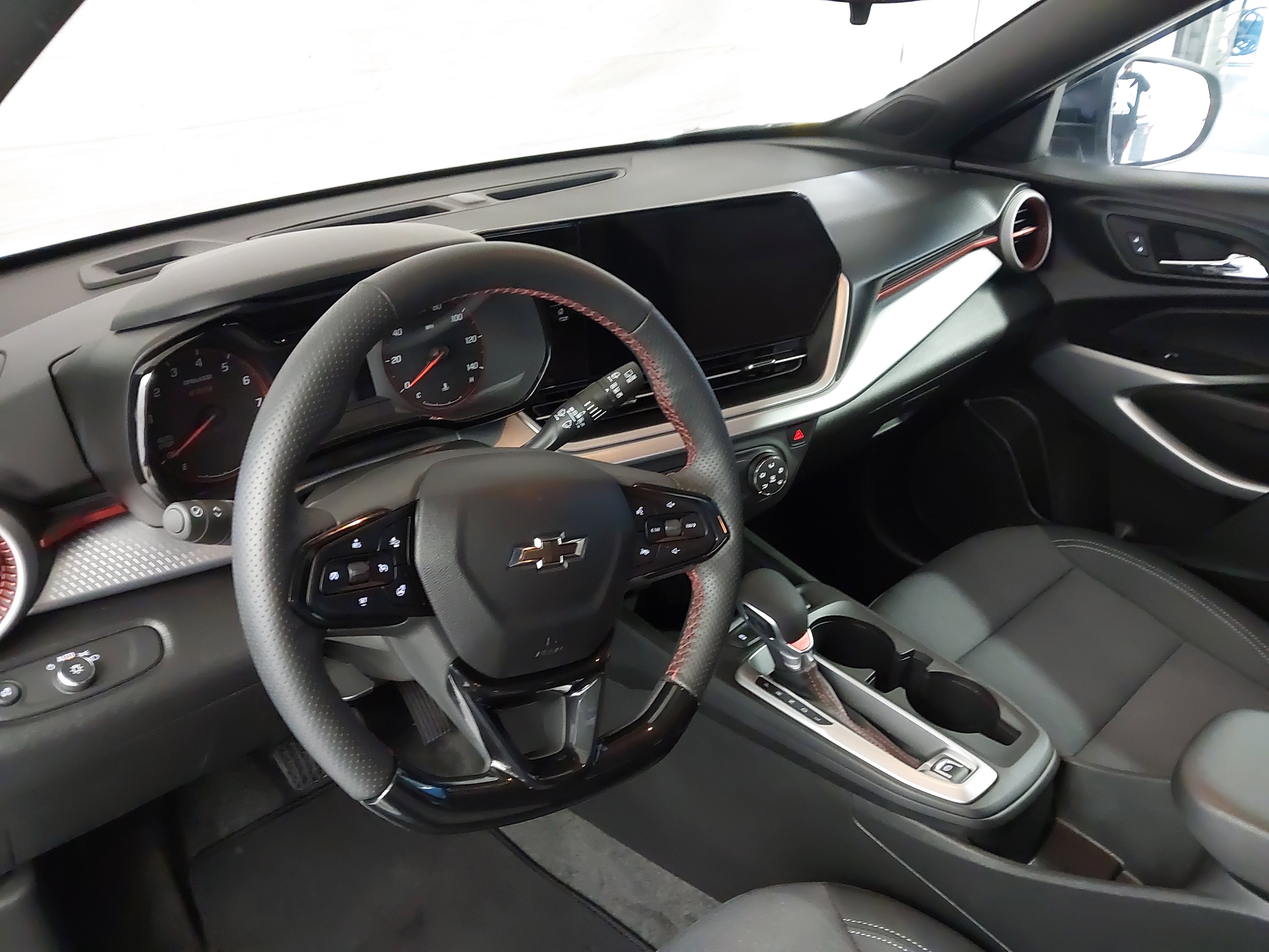 Used 2026 Chevrolet Trax RS w/ Driver Confidence Package FWD image 2