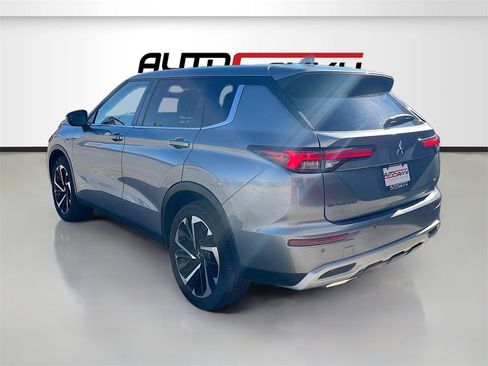 Used 2024 Mitsubishi Outlander SE image 5