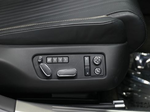 Used 2018 Bentley Flying Spur V8 image 87