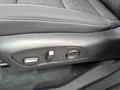 Used 2025 Chevrolet Traverse LT w/ Driver Confidence Package image 18