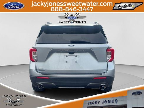 Used 2023 Ford Explorer XLT w/ Equipment Group 202A RWD image 4
