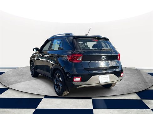 Certified 2023 Hyundai Venue SEL w/ Cargo Package image 4