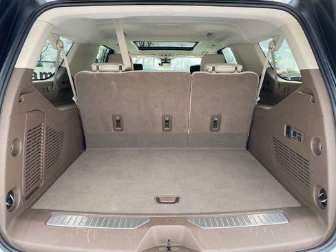 Used 2024 GMC Yukon XL Denali image 5