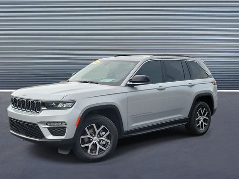 Used 2025 Jeep Grand Cherokee Limited RWD image 1