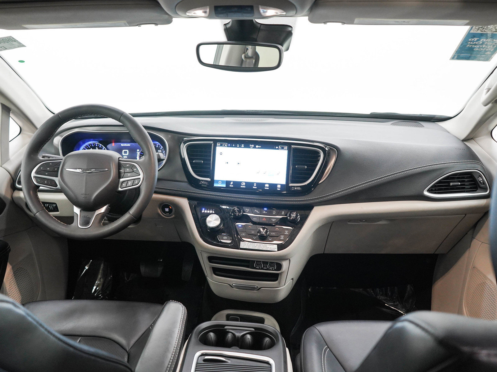 Used 2024 Chrysler Pacifica Touring-L AWD/4WD image 14