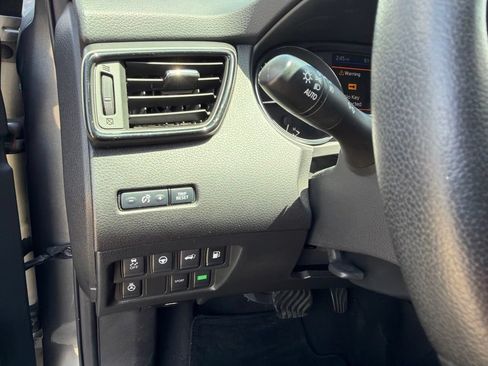 Used 2020 Nissan Rogue SL FWD image 28