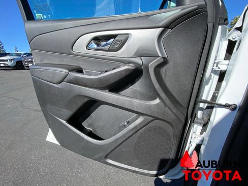 Used 2023 Chevrolet Traverse LT FWD image 36