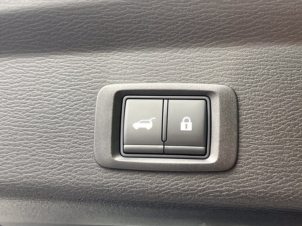 Used 2025 Mitsubishi Outlander AWD image 18