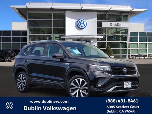 Certified 2023 Volkswagen Taos SE w/ Panoramic Sunroof Package FWD image 1