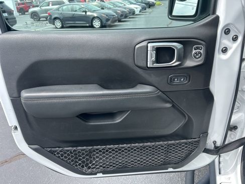 Used 2020 Jeep Gladiator Rubicon AWD/4WD image 3
