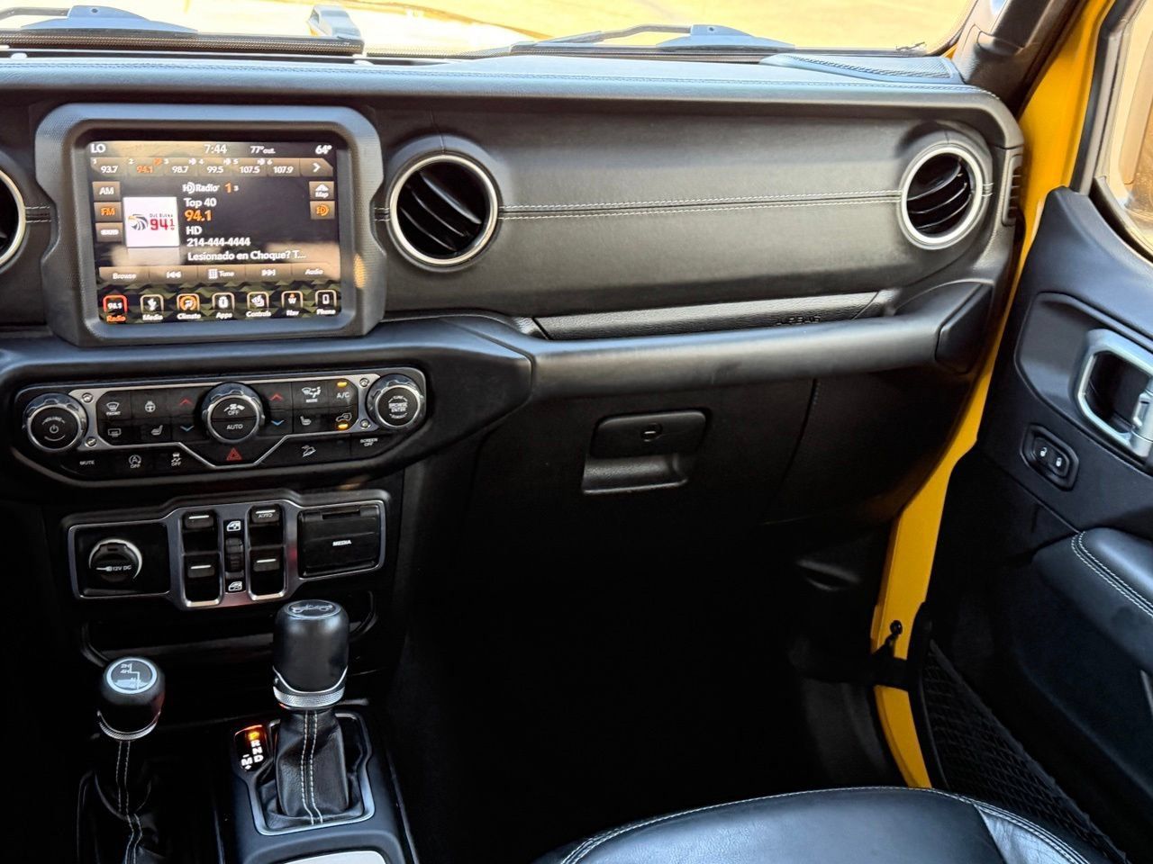 Used 2019 Jeep Wrangler Unlimited Sahara AWD/4WD image 16