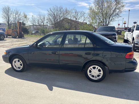 Used 1998 Chevrolet Prizm w/ Preferred Equipment Group 3 image 3