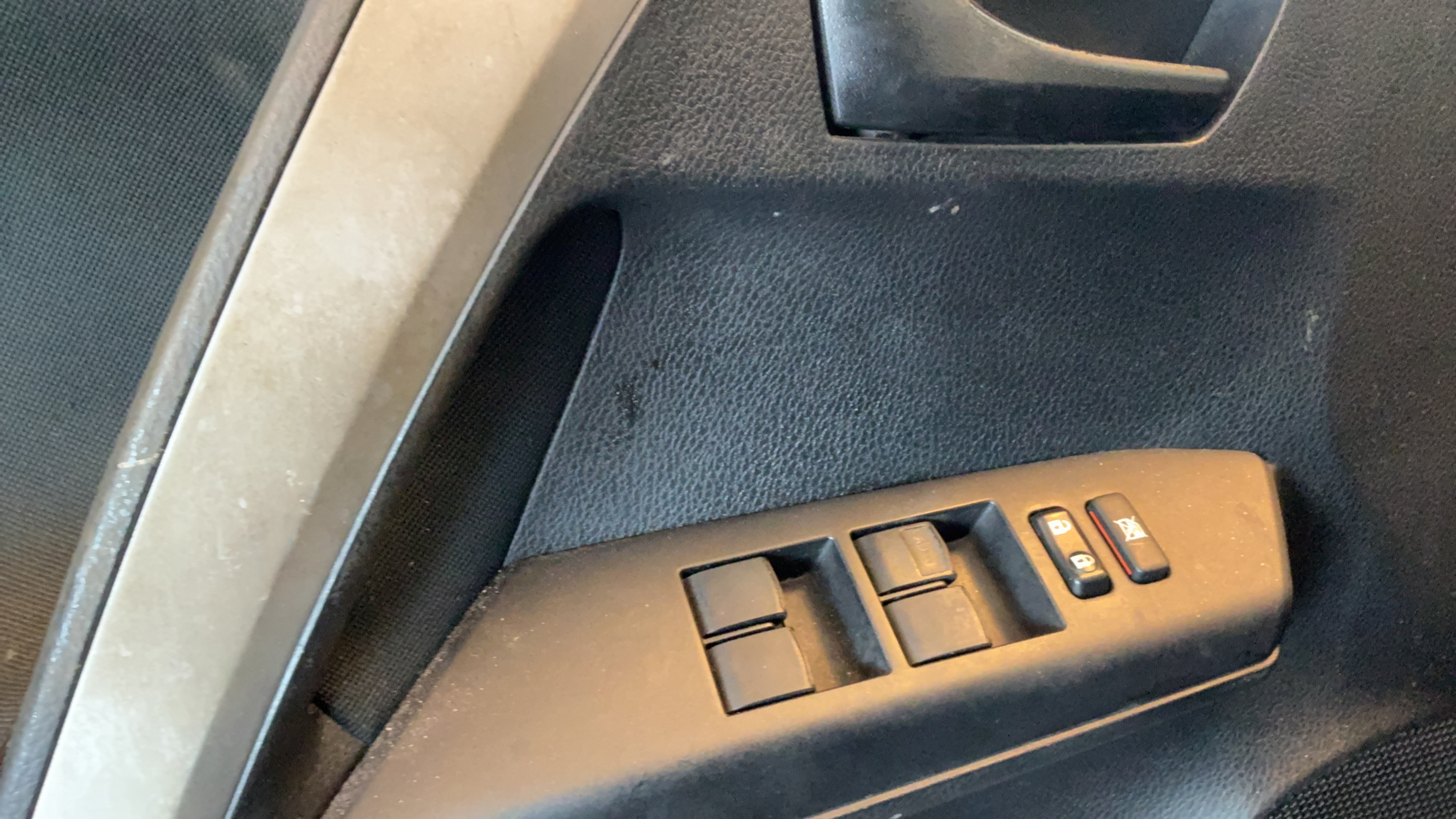 Used 2016 Toyota RAV4 LE FWD image 16