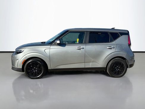 Used 2023 Kia Soul LX image 8