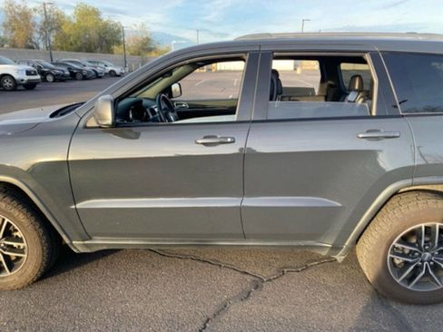 Used 2017 Jeep Grand Cherokee Trailhawk w/ Trailhawk Luxury Group image 9